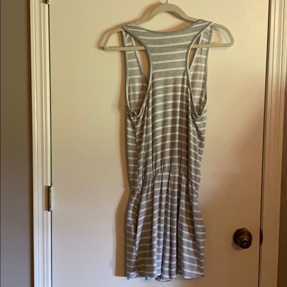 Short romper with pockets - Picture 2 of 2